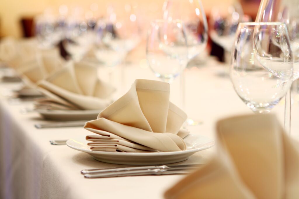 This blog talks about creative linen ideas for restaurants and banquet halls. It is an important piece of information for restaurateurs who are looking for some inspiration. 