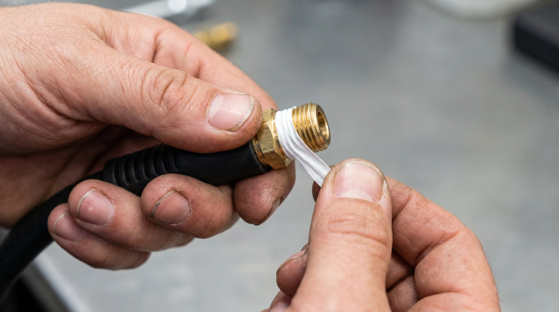 Connecting the two sections of the air hose tightly